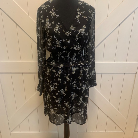 Floral Dress for Women - Size Small from Suzy Shier - Picture 2 of 6